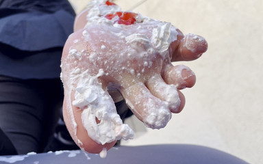 Mistress Legs: Jahody se šlehačkou na holých nohou