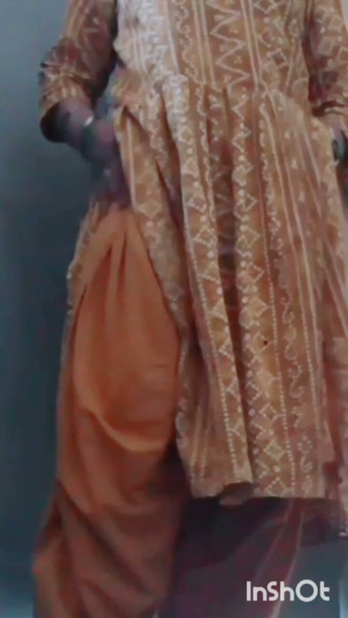 TricolorMusic3: Attrice indiana virale baba