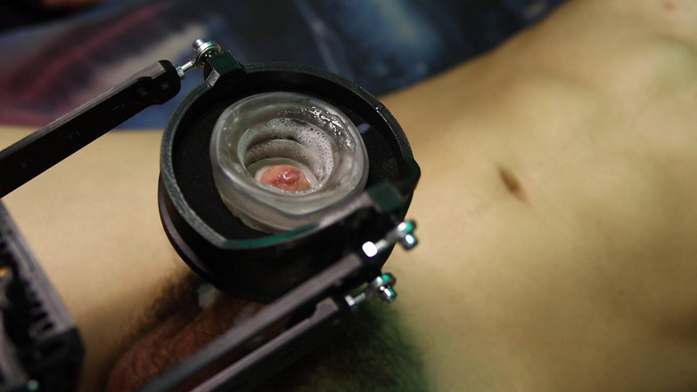 SEXY_GUYBEST: Дуже жорсткий бдсм-робот мастурбує для великих членів і соковитого камшоту