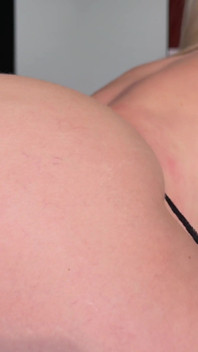 Ela Veio Para Uma Massagem Corporal, Mas Dinheiro Extra a Fez Foder