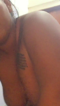 Видео полностью необрезанных татуировок королевы толстушки