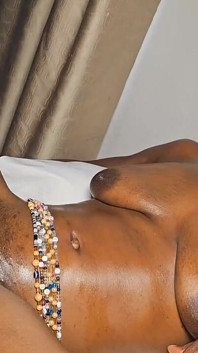 18letá děvka z Kaduny se pořádně dobře kouří