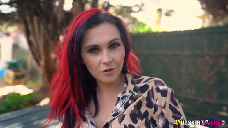SkirtJerk: Roxi Keogh - Garden Pussy