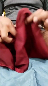 Sega di seta di raso porno - struscia la testa del cazzo con un abito marrone di raso di infermiera (84)