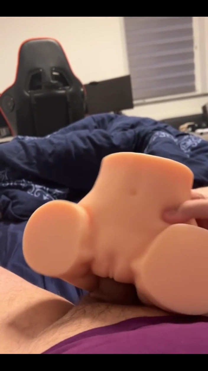 Hotlover1995x: Bušení kundičky s hračkami