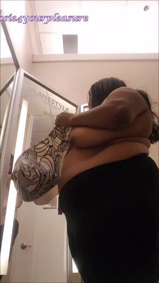 Josie4yourpleasure: Zkouším podprsenky v šatně