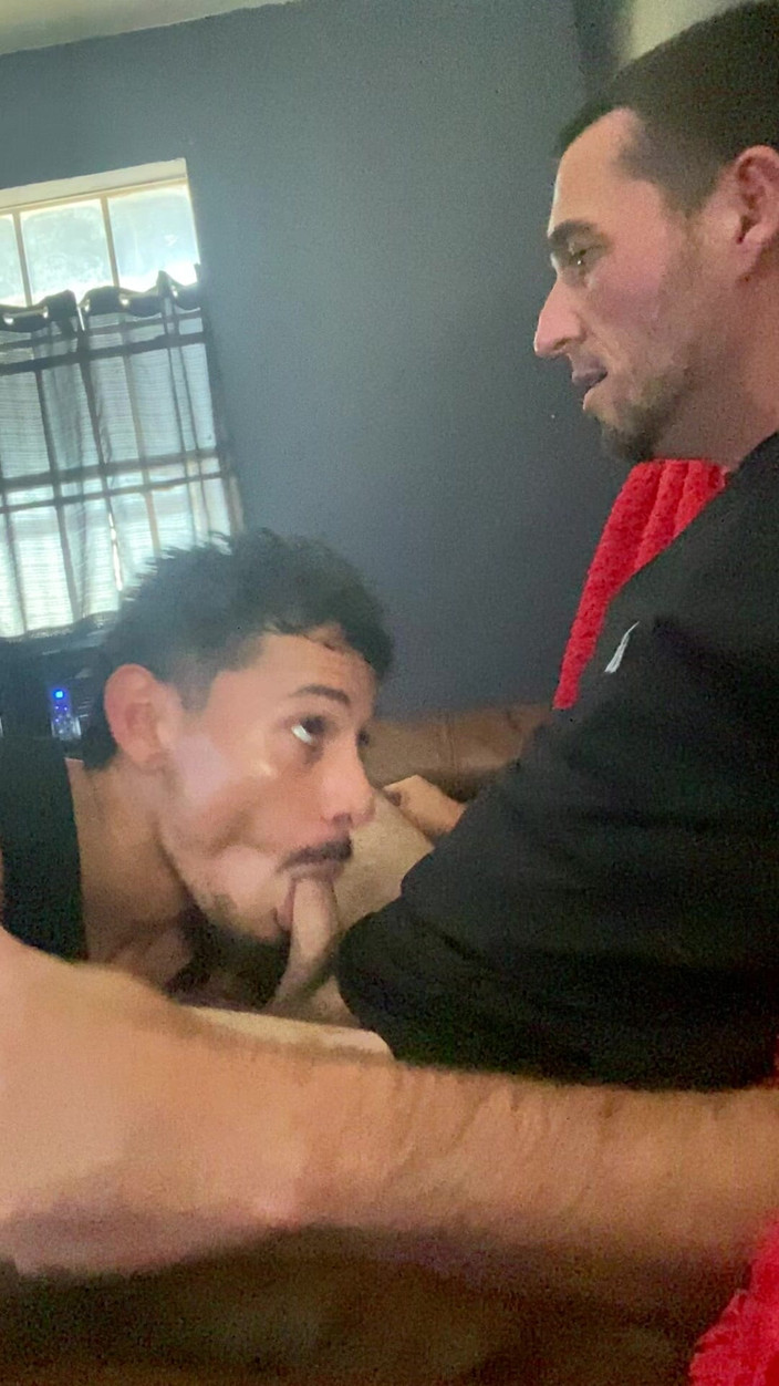 Texas-Toxicos: Oglądanie porno i uzyskiwanie dickstracted łatwo. Ssanie penisa to nasza ulubiona...