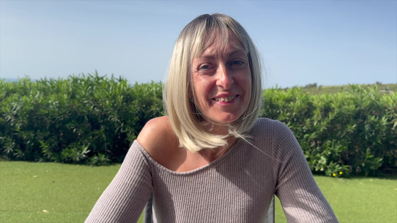 Video Porno One: Lena, MILF berusia 40 tahun dari Tours!