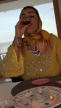 Sex cu înregistrare de acasă cu mama vitregă arabă musulmană cu curul mare în hijab
