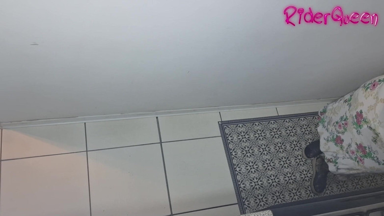 Riderqueen: Мачуха трахає пасинка на кухні - відео для шанувальників товстушки