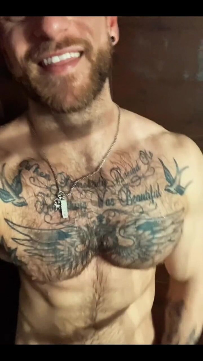 Leo Bayne: Spielerische nachricht mir, typen;)