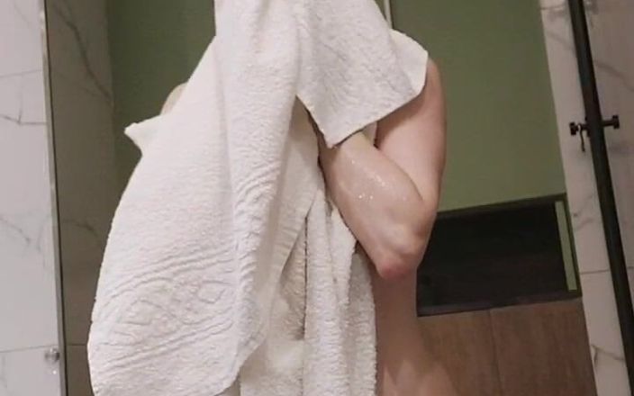 GinnaGg: Hairy Woman Refreshes in the Shower Ginnagg