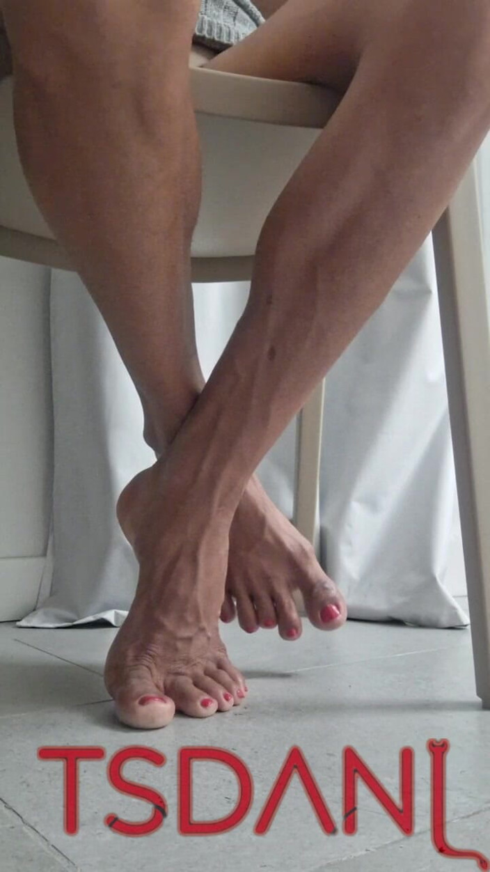 Tsdanisantos1: At Home, Showing My Feet by Voice, I Think About...