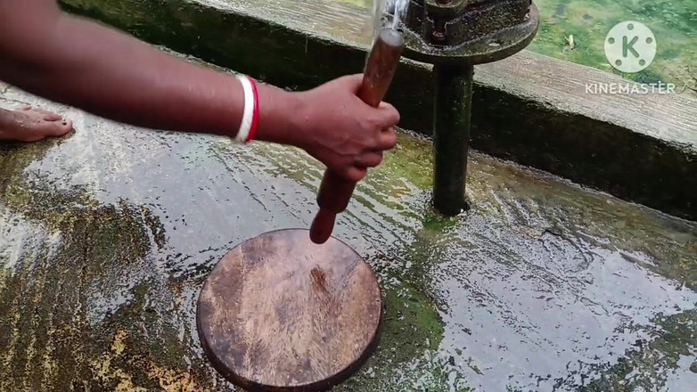 Nenika: Desi bhabhi menyetubuhi memeknya dengan pin yang menggulung