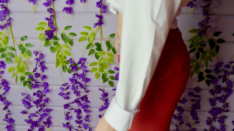 Eva Deva: Beaucoup de pipi dans la culotte ! Regarde comme je mouille...