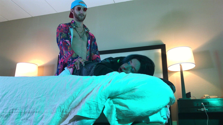 Jake Grand the man: Rapper klatscht tgirl backen