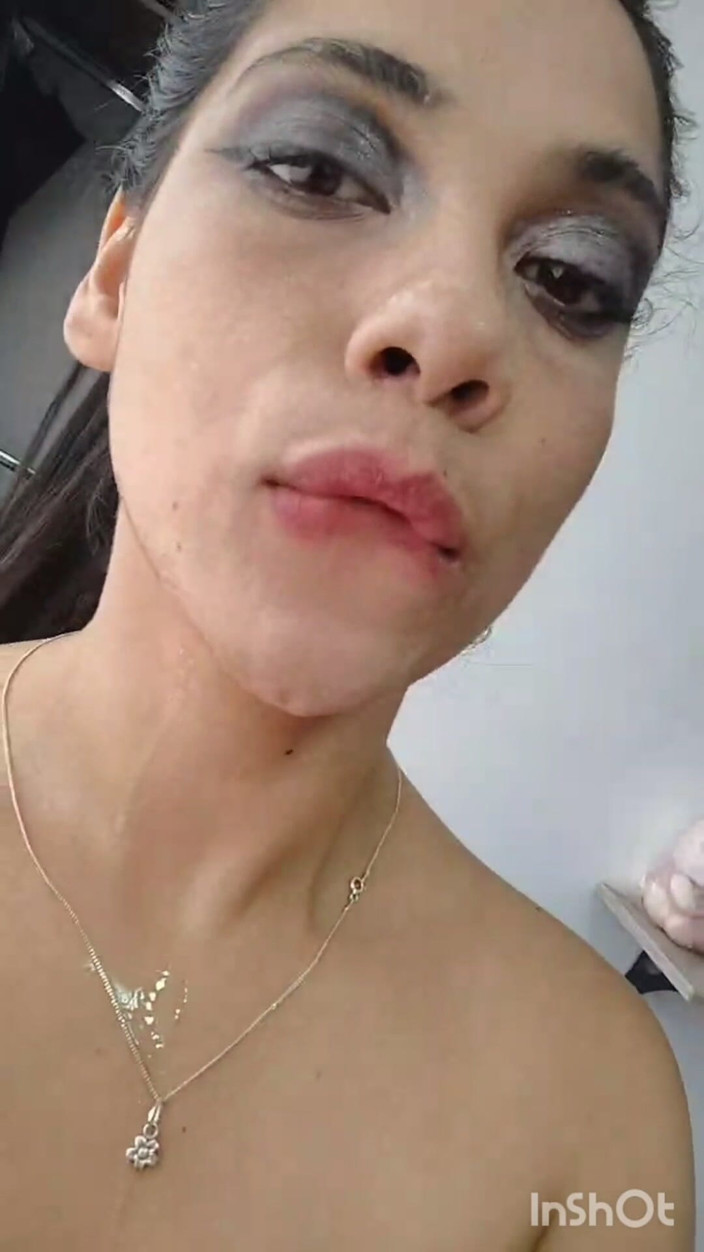 Sweetscarlett: Jag kompenserar för min halvsystbror