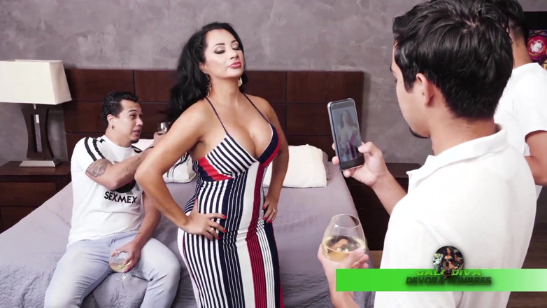 Gali Diva: 두구멍 삽입 틱 토커