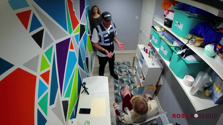 rosarosebud: Rosa znów złapała kradzież w sklepie i pieprzy ochroniarza