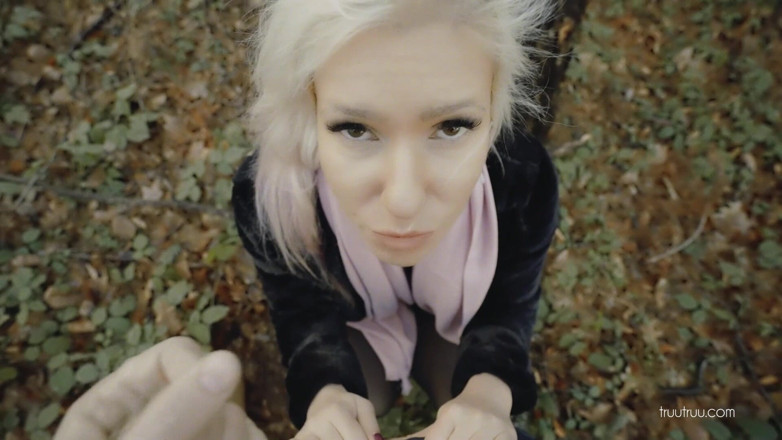 Kate Truu: Foda arriscada em público na caminhada com cara aleatório do...