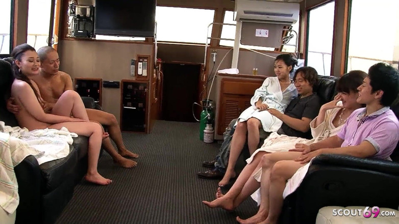 Asian porn collection: Festa di scambisti giapponesi senza censure con milf arrapate