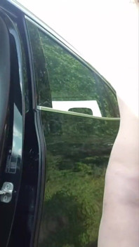 Julie Spritzt Schon Wieder Auf Dem Parkplatz