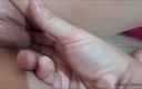 Amateur couple porns: Kompilasi video istri nakalku muncrat banyak setelah mainin jarinya di...