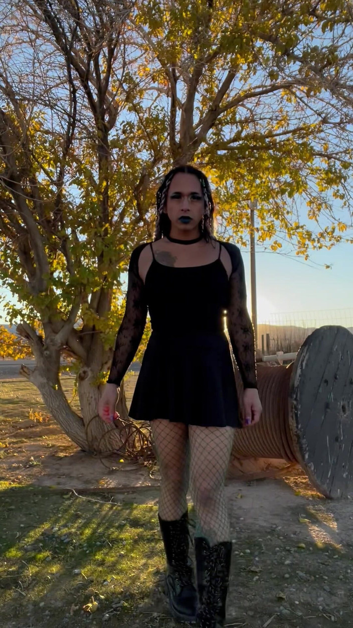 TSJade95: Sexy gotická dívka bere sexy čůrání