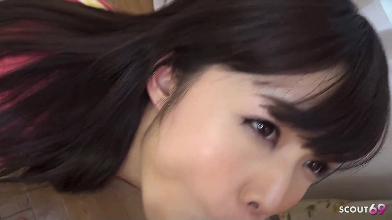 Asian porn collection: Drobna japońska pasierbica Obudź się staruszka z obciąganie w Bez...