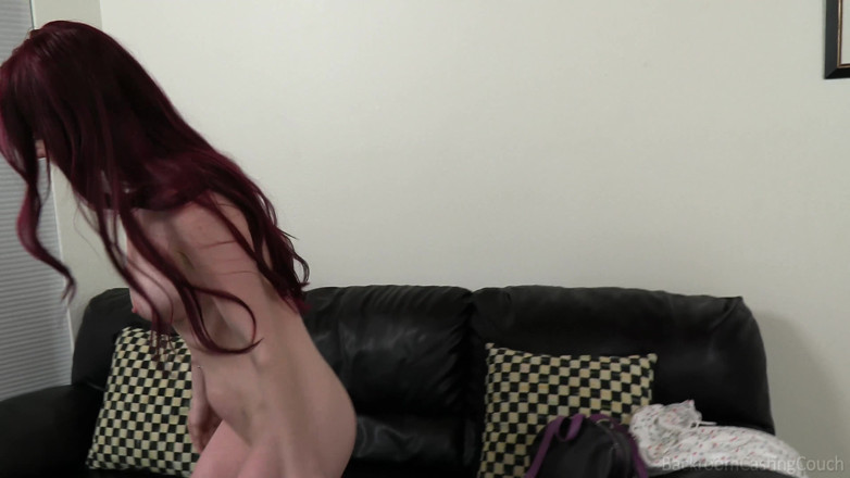 Backroom Casting Couch: Questa Ragazza Si Apre Come Un Fiore