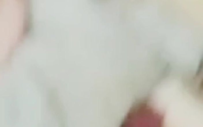 Me and my new slut: 전화 통화 중 자위를 좋아하는 흑인 미시 창녀,