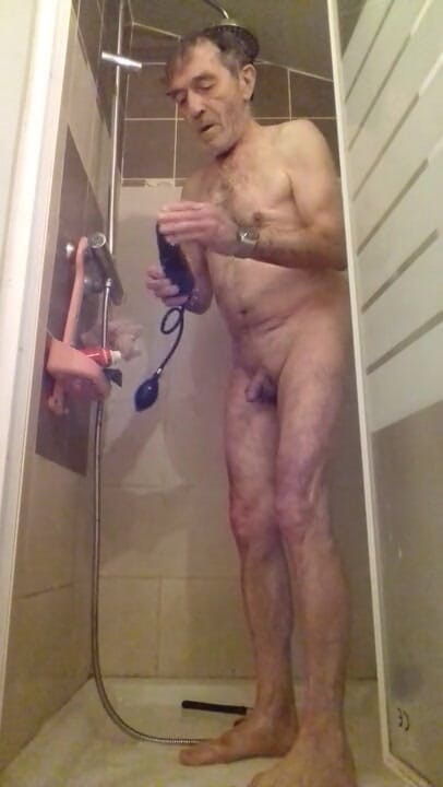 Charlotin: Homo speelt met een seksspeeltje