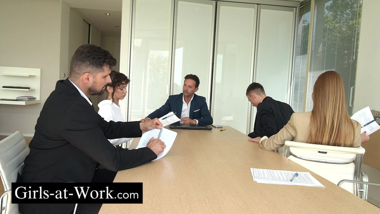 Girls At Work: Seks lesbian di pejabat dengan Shalina Devine dan Lili Charmelle