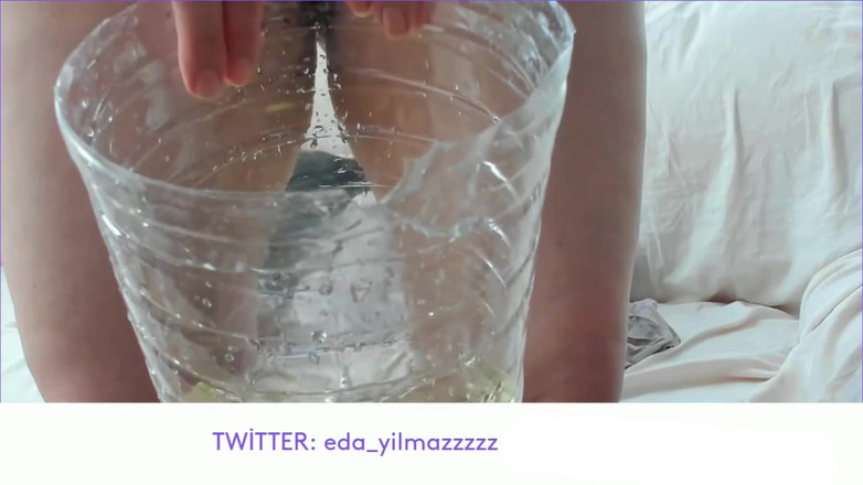 turk_milf_porno: Pișat - Deschide gura - umple-ți totul în gură - urină - matură sexy turcă -...