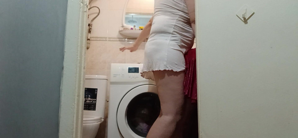 Lesbian-illusion: 当我丈夫工作时，我用穿戴式假阳具操我的邻居