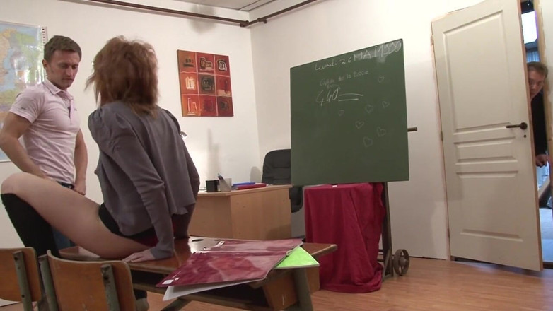 Nude in France: Amatérská francouzská zrzavá studentka tvrdě ošukaná a sodomizovaná učitelem a...