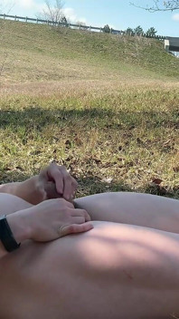 Highway Muscle Provocação: Asiático Pedaço tira o cinto e jockstrap, faz flexões e atira em seu abdominais
