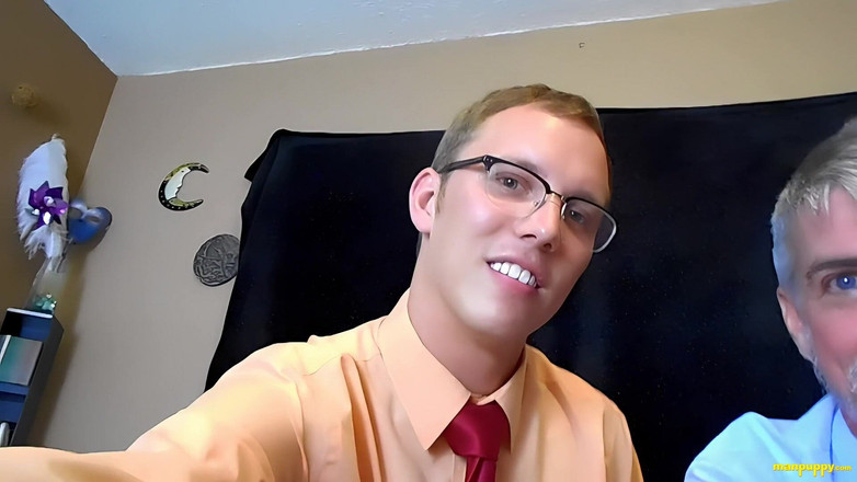 Man Puppy: Riesige kollegen geben dir dein jährliches Peer Review