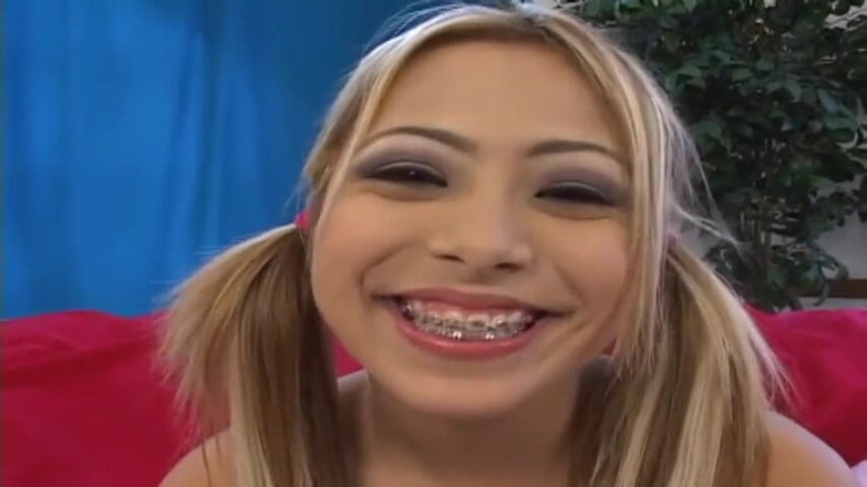 Asian Mature Climax: Urocza nastolatka ssie penisa i połyka całą spermę