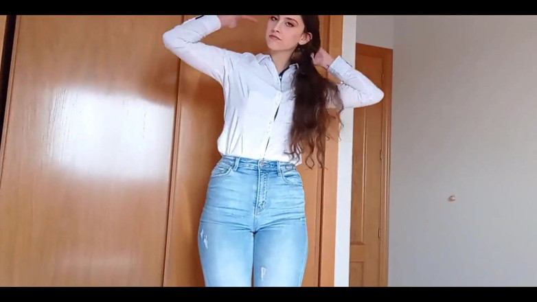 Shanaxnow: Teen in jeans tacchi alti pompino sperma in bocca ingoio....