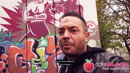 Dates66: Afară! Mamă sexy incitantă Danka Diamond îl fute pe Rando în Berlin! (Engleză)