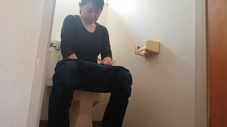 Mayumi Kanzaki: Video Toilet Rumah Wanita Menikah
