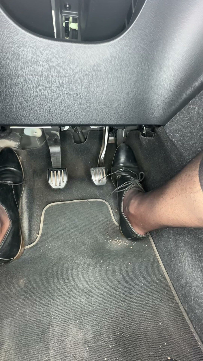 MaelHunter: Playing in Socks in the Car