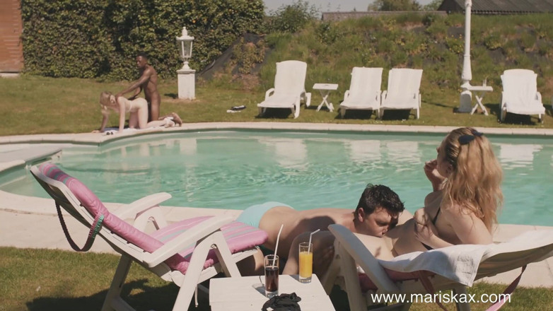 Mariska x: Fucking with a BBC at the swimming pool