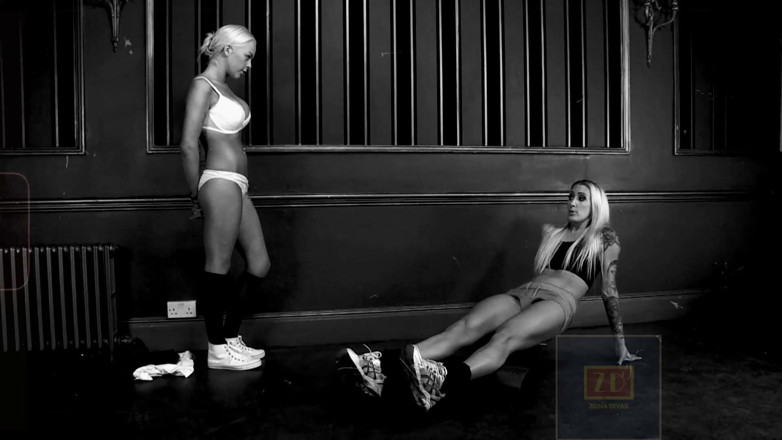 Zona Divas NET: Classic Two Hot Tattooed Blondes Lesbian Pussy and Boobs Playing