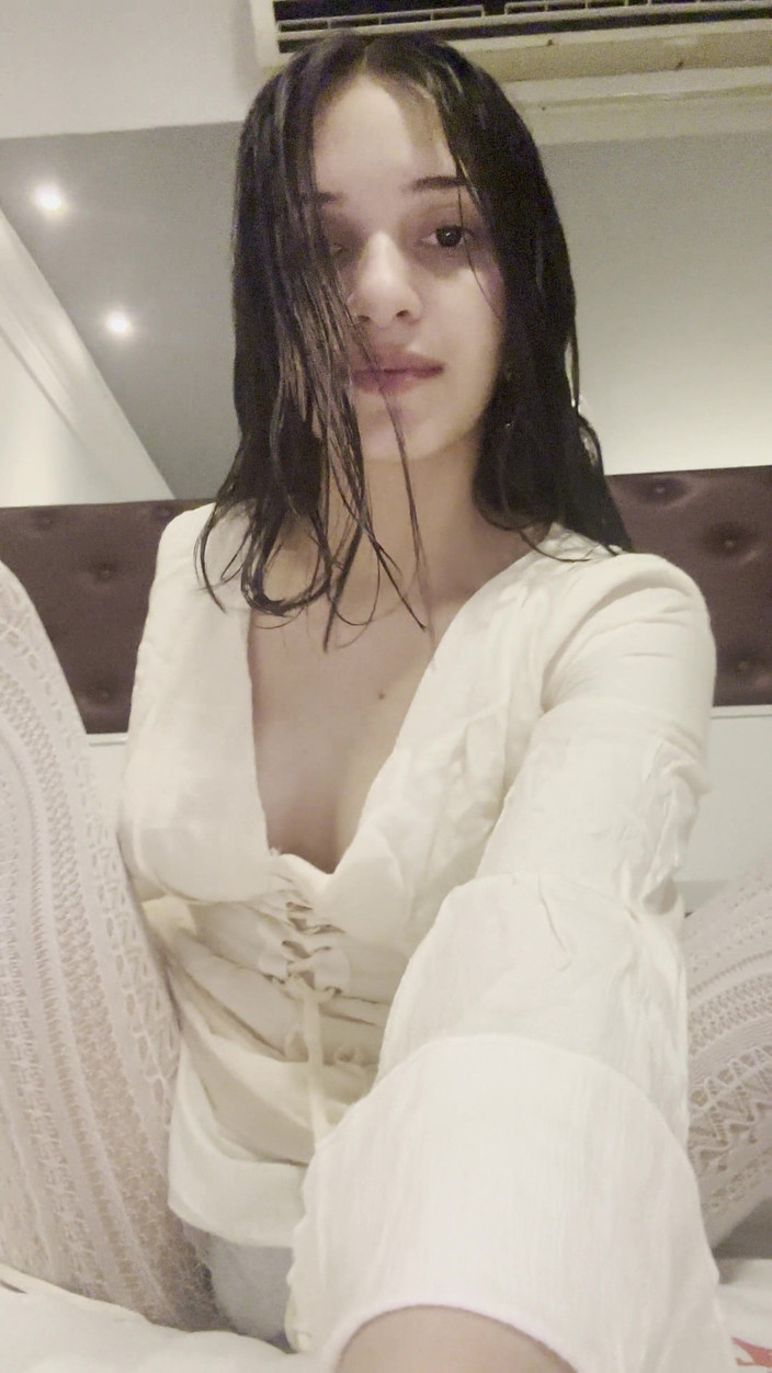 Alice Lima: Abrindo Buceta Com Pepino Grosso