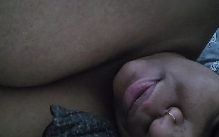 Josie4yourpleasure: Bonjour! Tu veux t’amuser ?