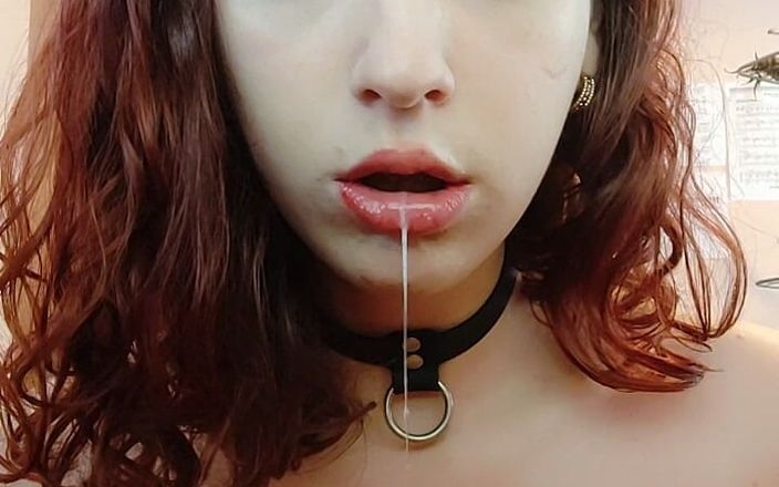 Melodyfluffington: Чарівна транс-дружина роздягається, доїть свої цицьки, затикає дупу і дрочить, поки вона не кінчає