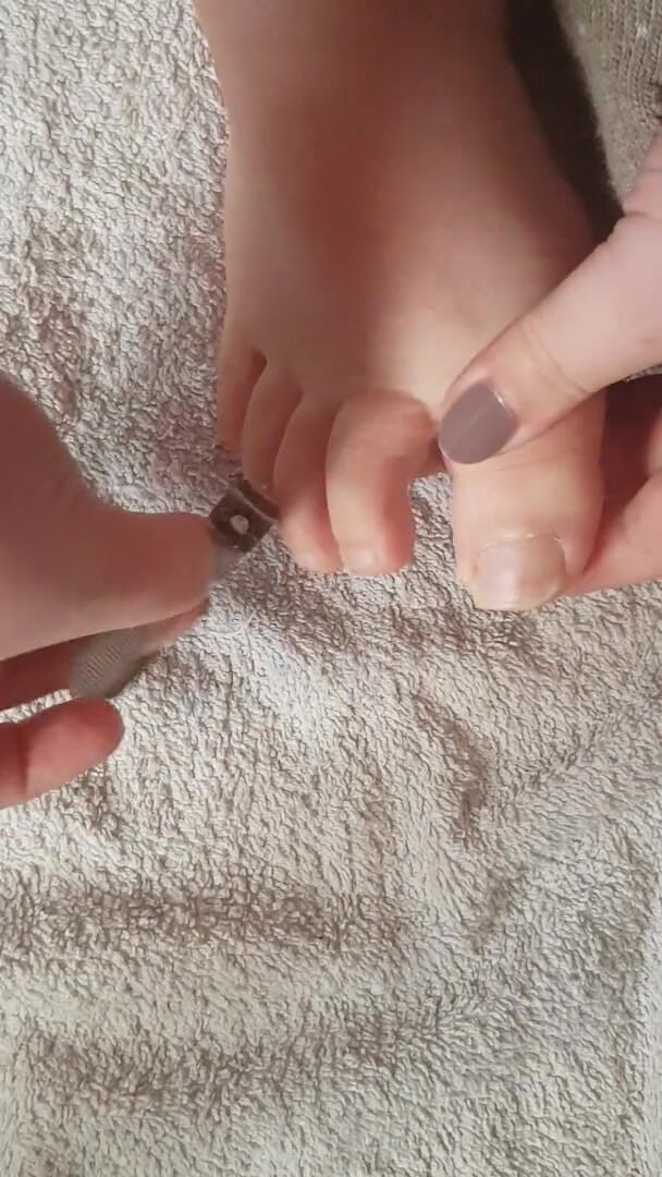 Faith's Feet Fetish: Memotong kuku jari kaki saya - Fetish Kaki Agama