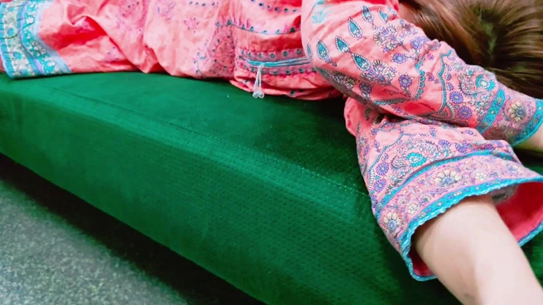 Faryal: Romance in Train-meet Random Gorgeous Girl in Train